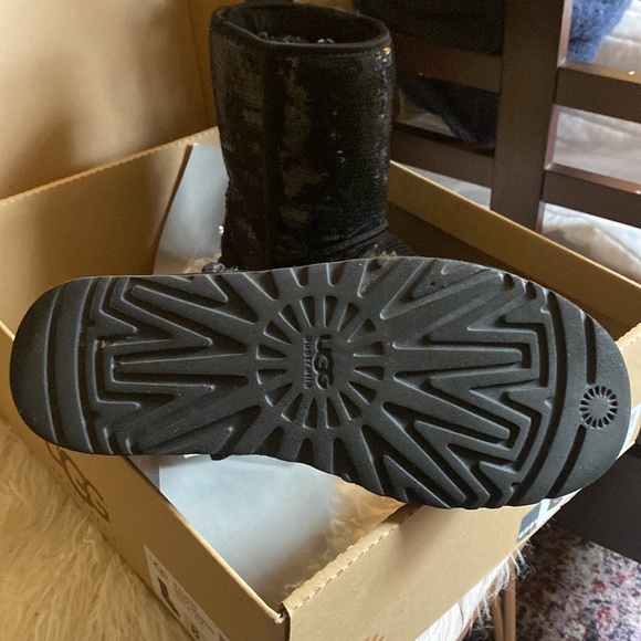 Ugg sparkle boots - Picture 3 of 5